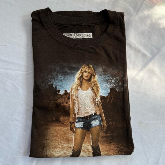 Carrie Underwood - Picture 1 of 5